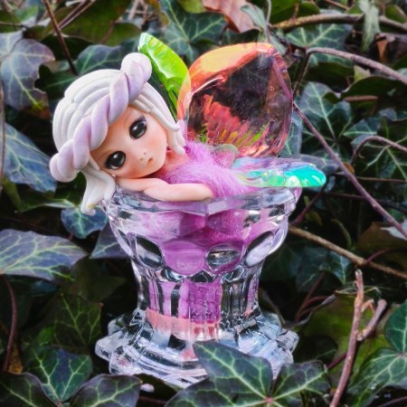 Fée de cristal rose en porcelaine froide