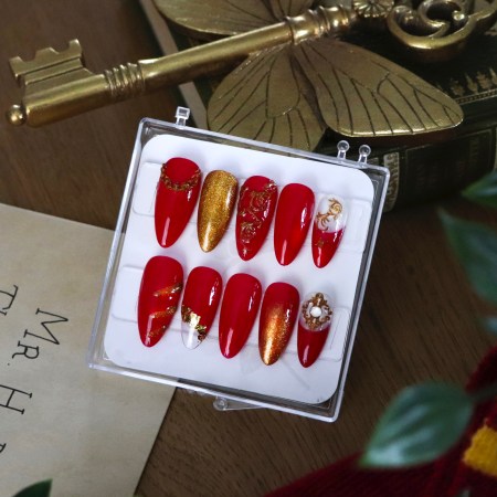 Press-on nails Courage