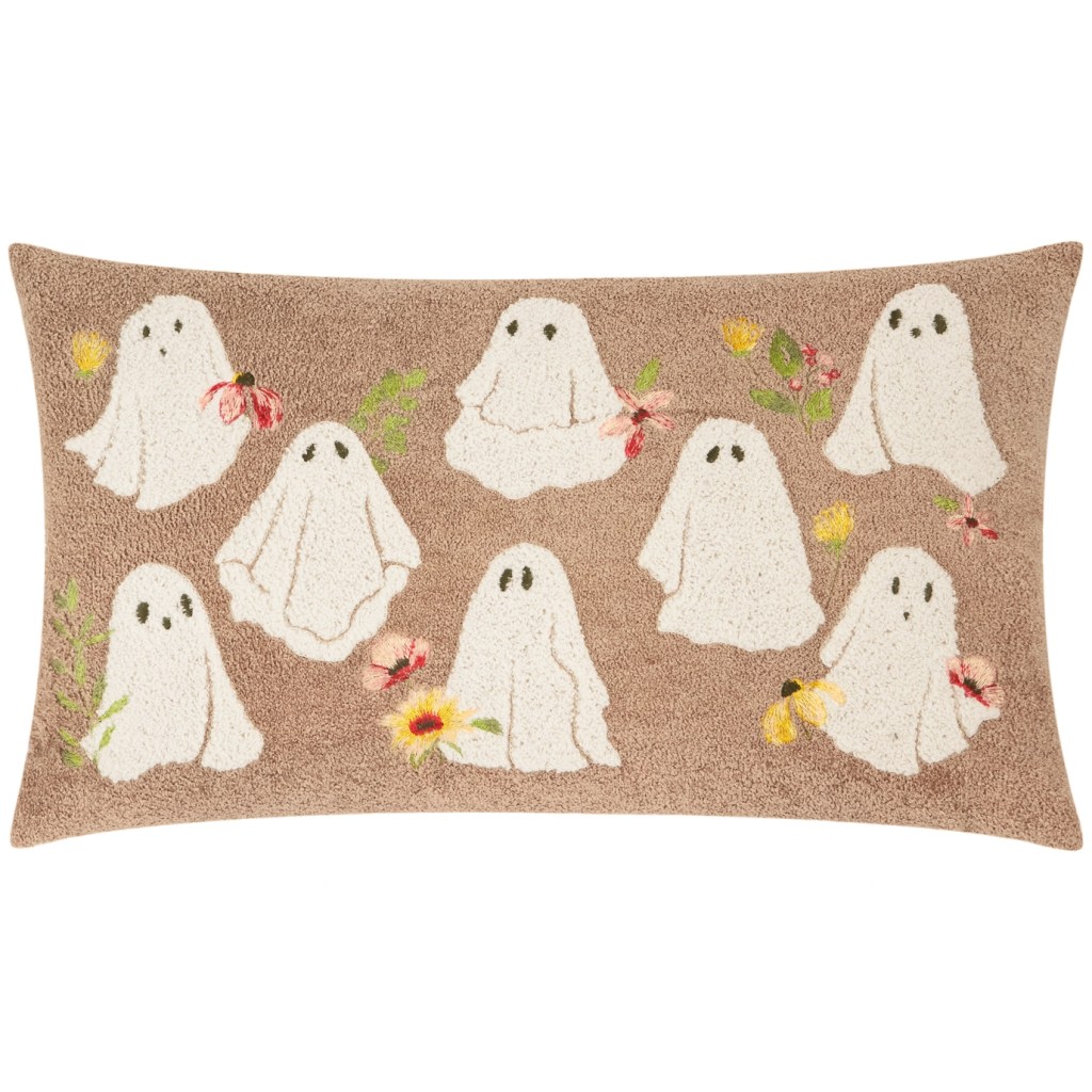 Coussin fantômes et fleurs
